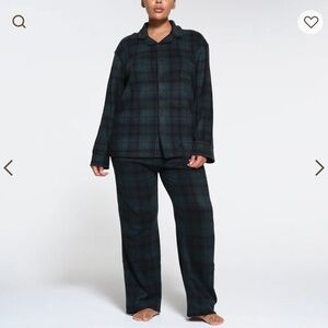 Skims unisex green plaid fleece pajama set